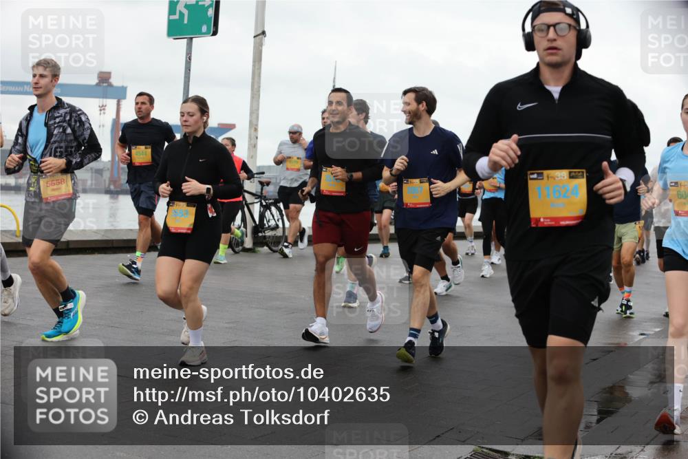 13.09.2026 - Kiel Lauf Andreas Tolksdorf http://msf.ph/oto/10402635 13.09.2026 11:01:48 Kiellinie 5558, 38, 4544, 38, 11624, 604 meine-sportfotos.de