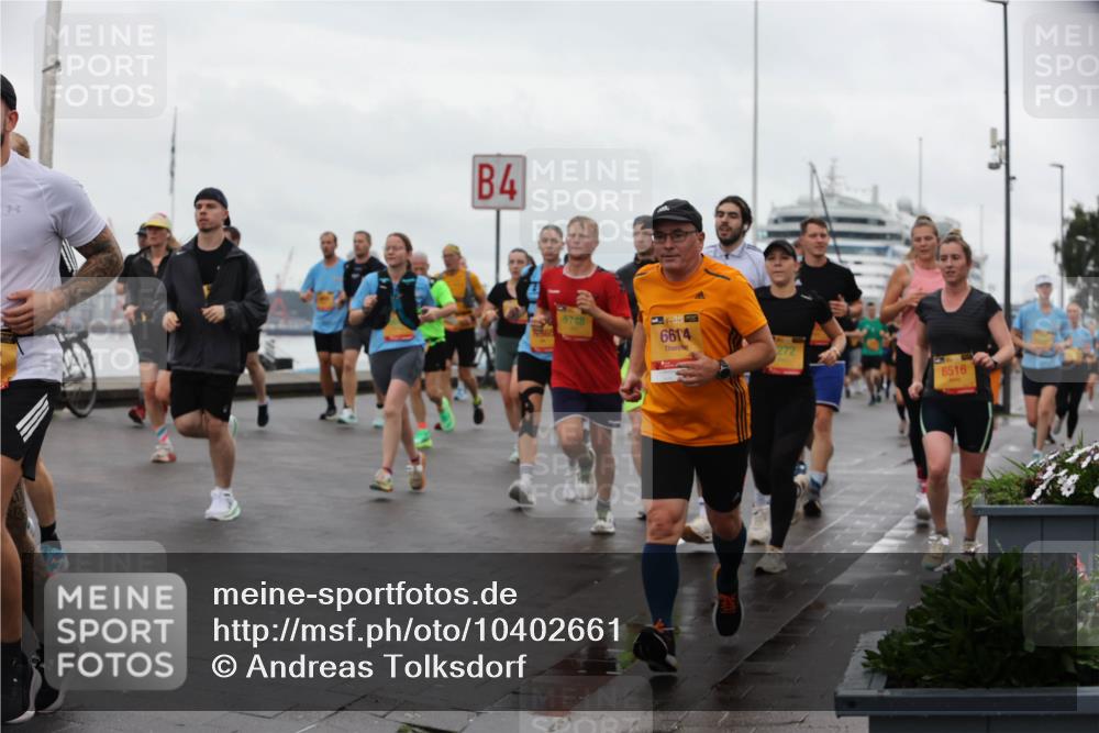 13.09.2026 - Kiel Lauf Andreas Tolksdorf http://msf.ph/oto/10402661 13.09.2026 11:02:00 Kiellinie 4, 6748, 6614, 272, 6516 meine-sportfotos.de