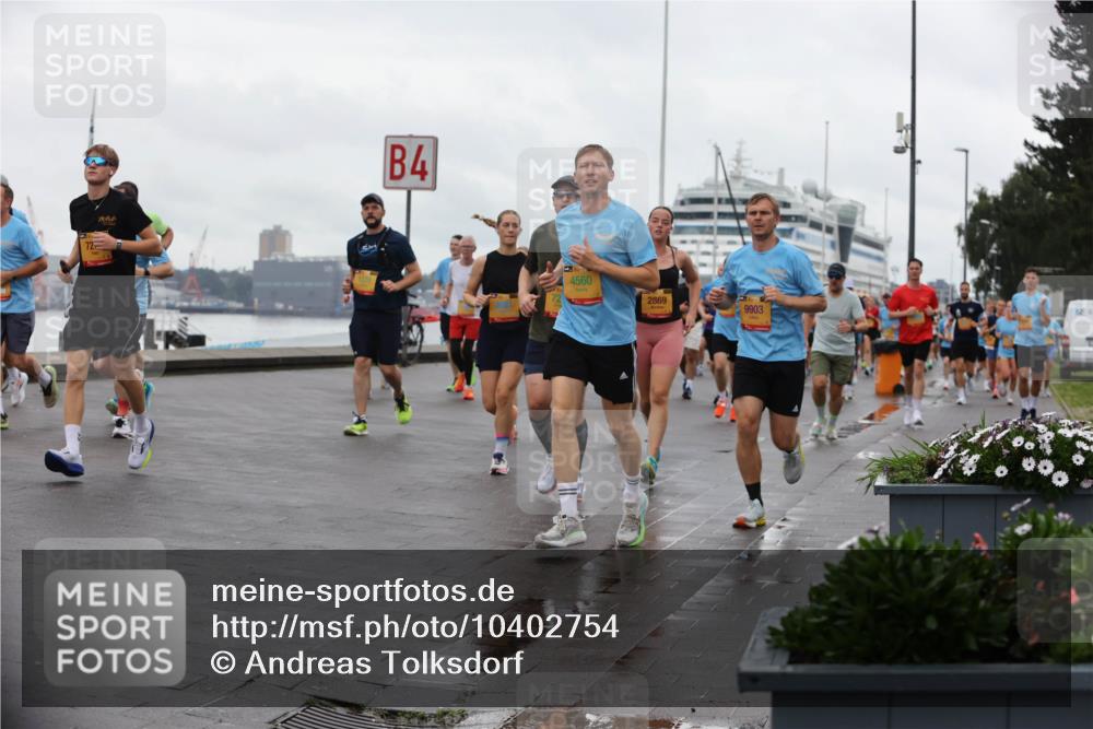 13.09.2026 - Kiel Lauf Andreas Tolksdorf http://msf.ph/oto/10402754 13.09.2026 11:02:15 Kiellinie 4, 4560, 2869, 9903 meine-sportfotos.de