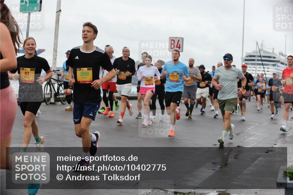 13.09.2026 - Kiel Lauf Andreas Tolksdorf http://msf.ph/oto/10402775 13.09.2026 11:02:19 Kiellinie 4, 83, 3856, 8860, 1771 meine-sportfotos.de