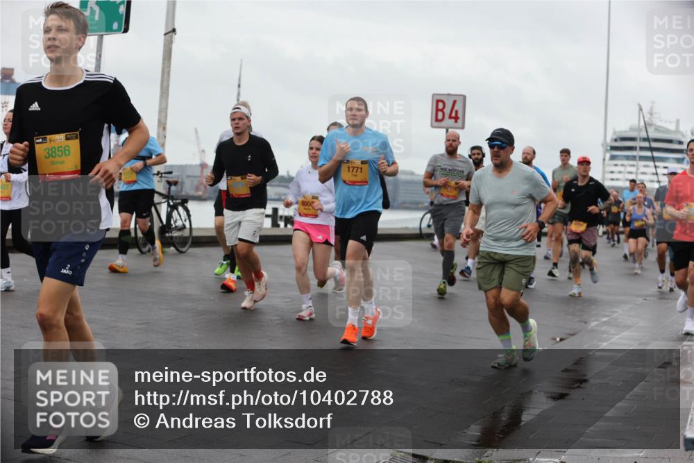 13.09.2026 - Kiel Lauf Andreas Tolksdorf http://msf.ph/oto/10402788 13.09.2026 11:02:19 Kiellinie 429, 3856, 1, 8860, 1771, 4 meine-sportfotos.de