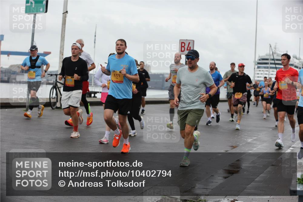 13.09.2026 - Kiel Lauf Andreas Tolksdorf http://msf.ph/oto/10402794 13.09.2026 11:02:20 Kiellinie 4313, 1771, 4, 697 meine-sportfotos.de