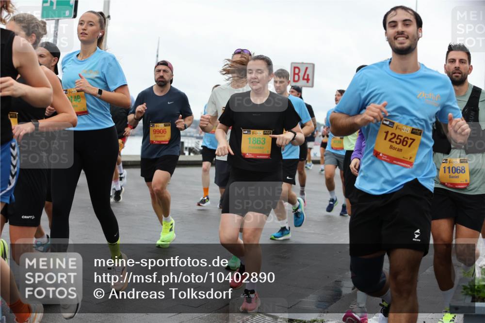 13.09.2026 - Kiel Lauf Andreas Tolksdorf http://msf.ph/oto/10402890 13.09.2026 11:02:33 Kiellinie 38, 46, 4, 9906, 1863, 4130, 38, 12567, 11068 meine-sportfotos.de