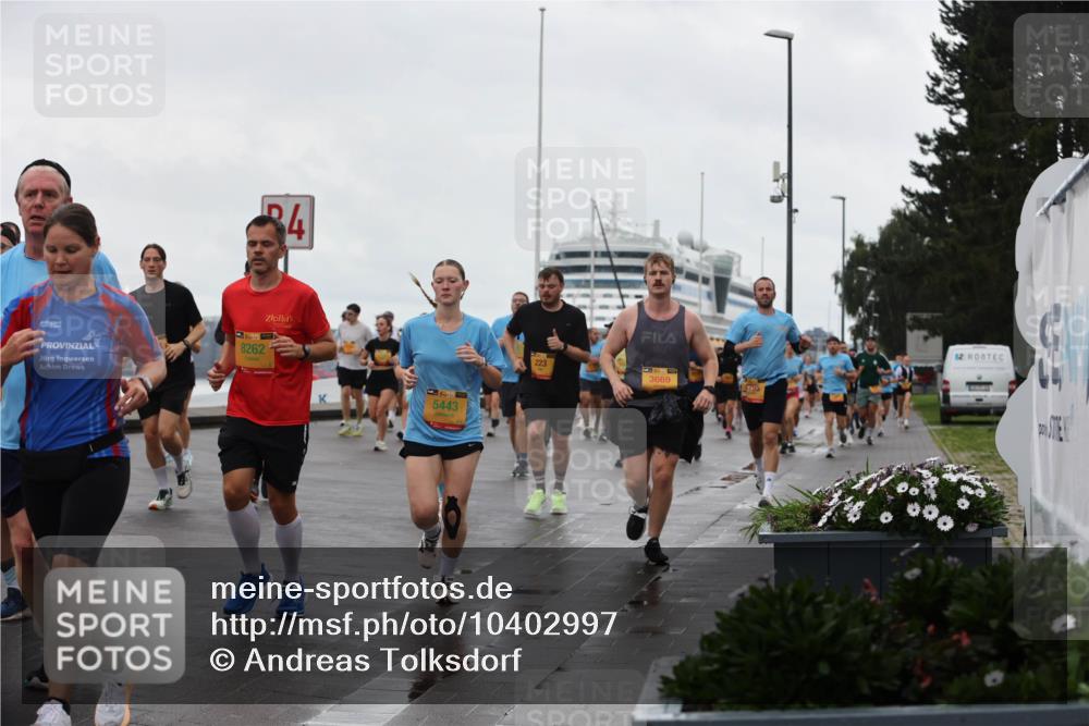 13.09.2026 - Kiel Lauf Andreas Tolksdorf http://msf.ph/oto/10402997 13.09.2026 11:03:02 Kiellinie 34, 39, 8262, 11, 5443, 223, 3669, 9795 meine-sportfotos.de