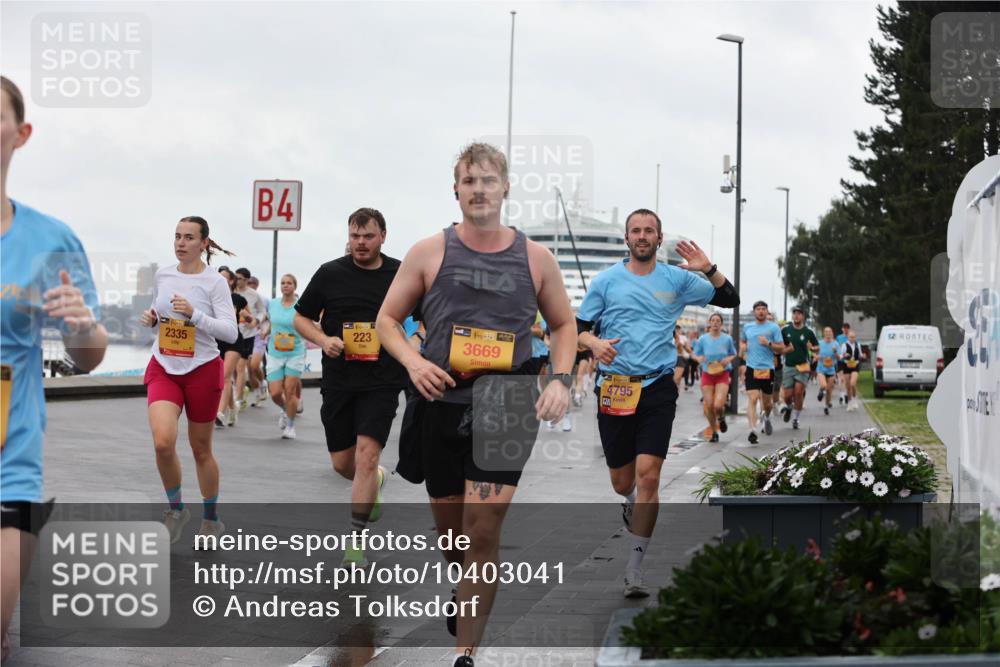 13.09.2026 - Kiel Lauf Andreas Tolksdorf http://msf.ph/oto/10403041 13.09.2026 11:03:04 Kiellinie 4, 39, 2335, 39, 223, 4, 38, 3669, 4795 meine-sportfotos.de