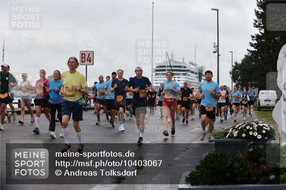 13.09.2026 - Kiel Lauf Andreas Tolksdorf http://msf.ph/oto/10403067 13.09.2026 11:03:08 Kiellinie 2650, 4851, 4, 553, 563, 1881 meine-sportfotos.de