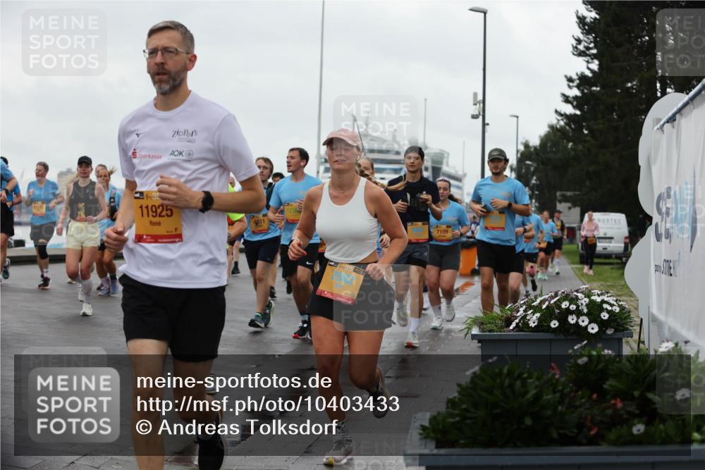 13.09.2026 - Kiel Lauf Andreas Tolksdorf http://msf.ph/oto/10403433 13.09.2026 11:03:33 Kiellinie 11123, 4, 32, 11925, 38, 7582, 7109 meine-sportfotos.de