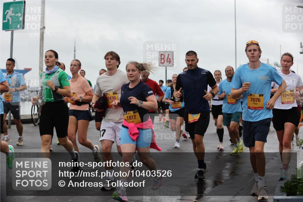 13.09.2026 - Kiel Lauf Andreas Tolksdorf http://msf.ph/oto/10403526 13.09.2026 11:03:49 Kiellinie 10422, 38, 2430, 17, 38, 1817, 4, 696, 4, 387, 7076, 4, 39, 12479 meine-sportfotos.de
