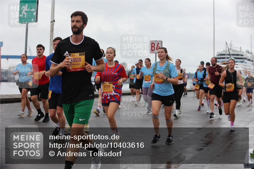 13.09.2026 - Kiel Lauf Andreas Tolksdorf http://msf.ph/oto/10403616 13.09.2026 11:03:55 Kiellinie 3, 4, 38, 928, 3759, 8182, 27, 1634, 5062 meine-sportfotos.de