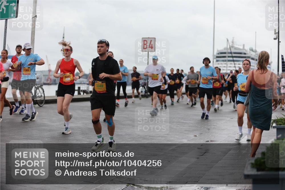 13.09.2026 - Kiel Lauf Andreas Tolksdorf http://msf.ph/oto/10404256 13.09.2026 11:04:58 Kiellinie 11902, 3045, 3349, 4 meine-sportfotos.de