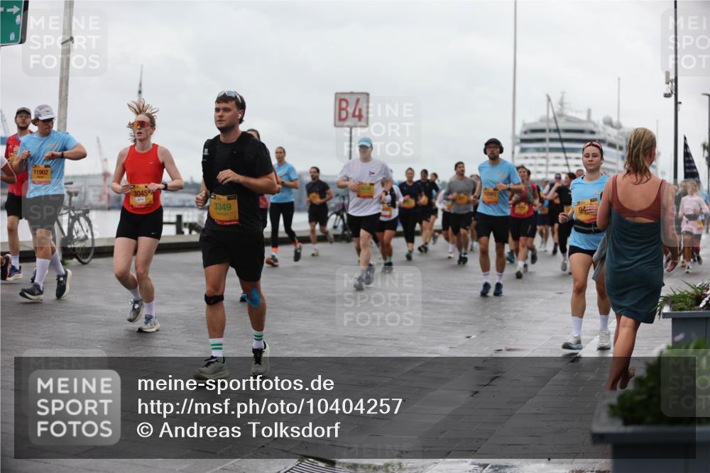 13.09.2026 - Kiel Lauf Andreas Tolksdorf http://msf.ph/oto/10404257 13.09.2026 11:04:59 Kiellinie 11902, 3045, 39, 3349, 4 meine-sportfotos.de