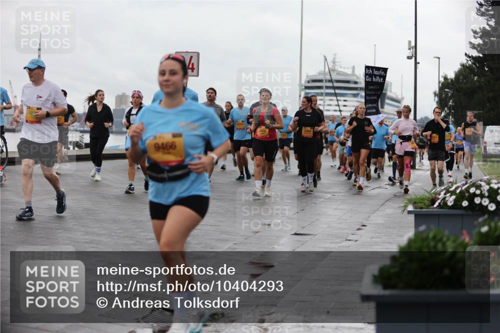 13.09.2026 - Kiel Lauf Andreas Tolksdorf http://msf.ph/oto/10404293 13.09.2026 11:05:01 Kiellinie 9466, 10493, 5304, 2006 meine-sportfotos.de