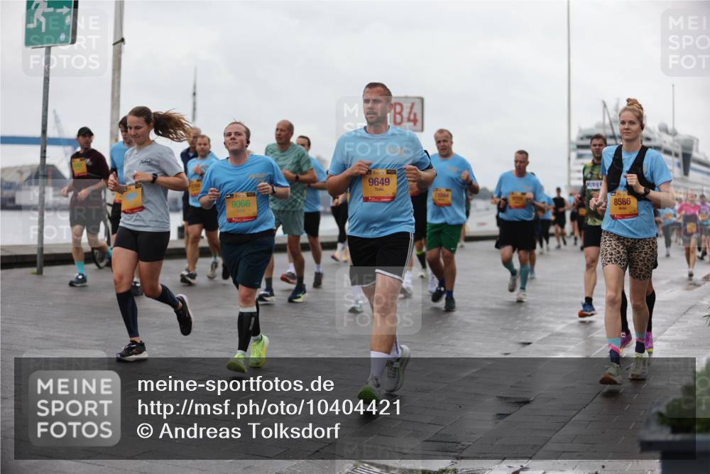 13.09.2026 - Kiel Lauf Andreas Tolksdorf http://msf.ph/oto/10404421 13.09.2026 11:05:15 Kiellinie 4, 39, 9066, 1938, 9649, 11044, 8586 meine-sportfotos.de