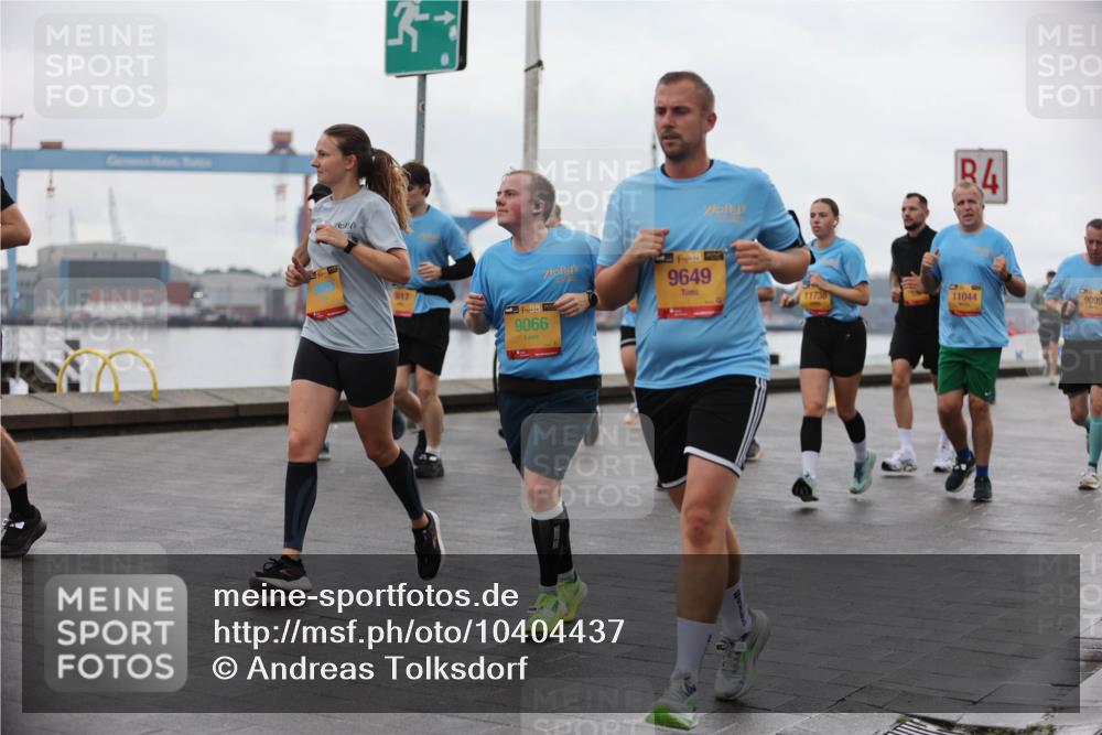 13.09.2026 - Kiel Lauf Andreas Tolksdorf http://msf.ph/oto/10404437 13.09.2026 11:05:15 Kiellinie 38, 4, 9649, 11738, 11044, 9, 917, 38, 9066, 9099 meine-sportfotos.de