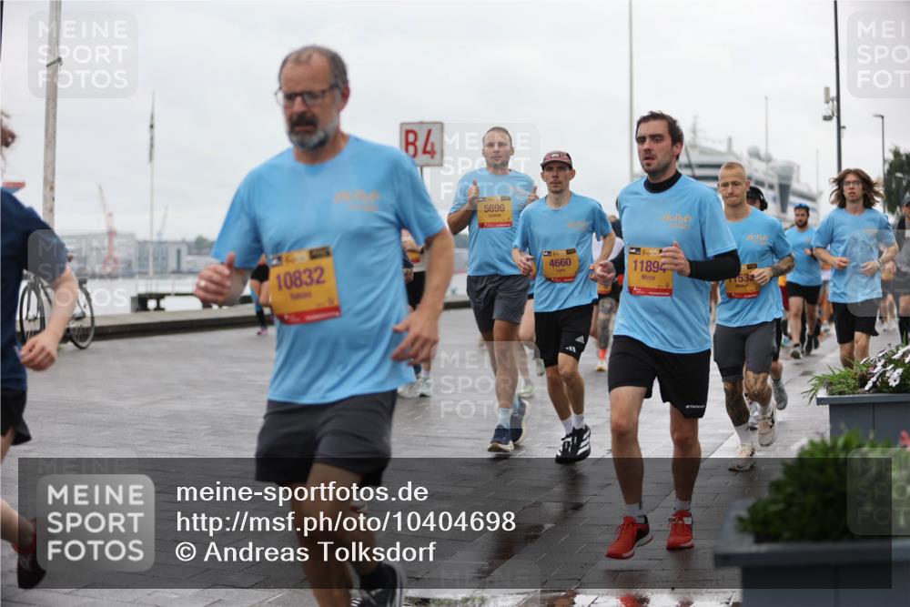 13.09.2026 - Kiel Lauf Andreas Tolksdorf http://msf.ph/oto/10404698 13.09.2026 11:05:36 Kiellinie 10832, 4, 5696, 4660, 1, 38, 11894 meine-sportfotos.de