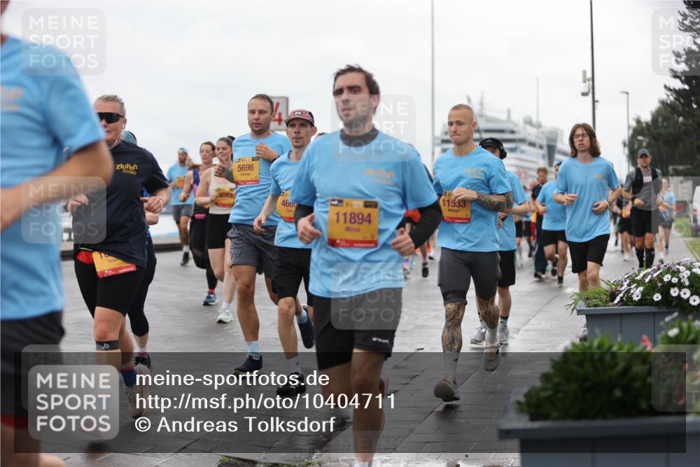 13.09.2026 - Kiel Lauf Andreas Tolksdorf http://msf.ph/oto/10404711 13.09.2026 11:05:36 Kiellinie 2381, 1, 39, 5696, 4600, 11894, 11533 meine-sportfotos.de