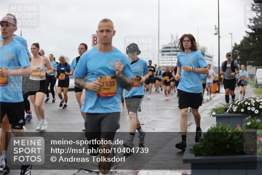 13.09.2026 - Kiel Lauf Andreas Tolksdorf http://msf.ph/oto/10404739 13.09.2026 11:05:37 Kiellinie 2381, 1767, 1533, 38, 192 meine-sportfotos.de