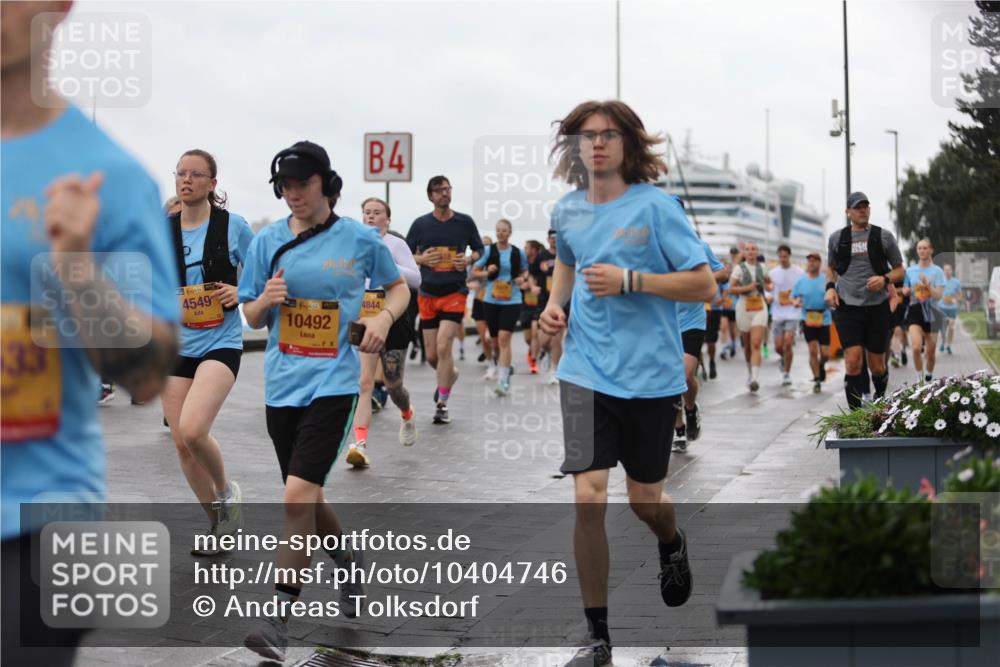 13.09.2026 - Kiel Lauf Andreas Tolksdorf http://msf.ph/oto/10404746 13.09.2026 11:05:38 Kiellinie 4, 33, 38, 4549, 1, 38, 10492, 4844 meine-sportfotos.de