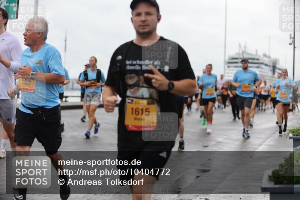 13.09.2026 - Kiel Lauf Andreas Tolksdorf http://msf.ph/oto/10404772 13.09.2026 11:05:47 Kiellinie 1042, 1615 meine-sportfotos.de
