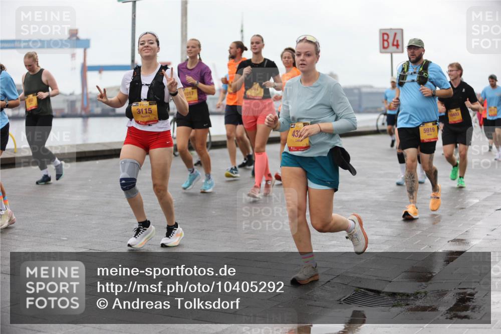 13.09.2026 - Kiel Lauf Andreas Tolksdorf http://msf.ph/oto/10405292 13.09.2026 11:06:31 Kiellinie 38, 3115, 1017, 4, 43, 5919, 10403 meine-sportfotos.de