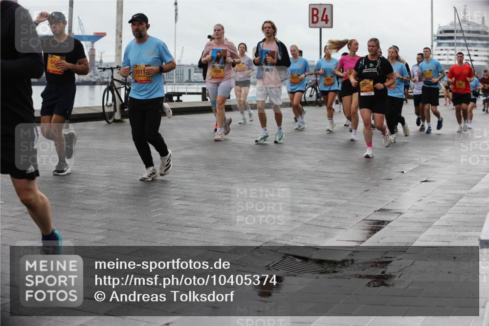 13.09.2026 - Kiel Lauf Andreas Tolksdorf http://msf.ph/oto/10405374 13.09.2026 11:06:49 Kiellinie 64, 7039, 1011, 4, 6861, 2200 meine-sportfotos.de
