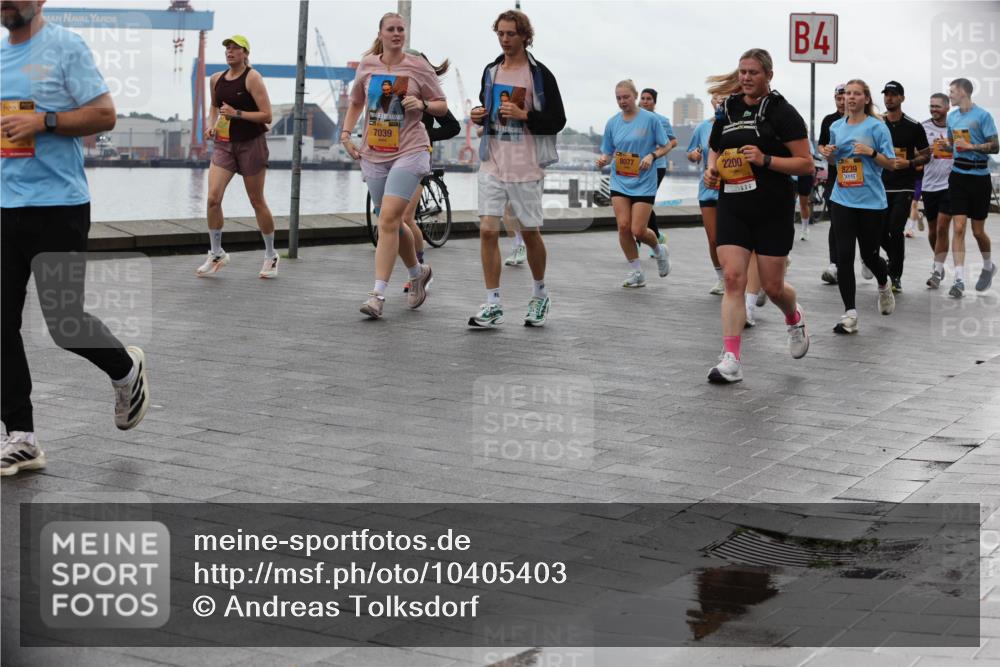 13.09.2026 - Kiel Lauf Andreas Tolksdorf http://msf.ph/oto/10405403 13.09.2026 11:06:50 Kiellinie 7039, 8077, 4, 2200, 8239 meine-sportfotos.de