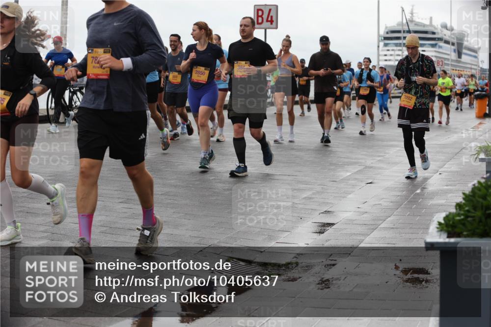 13.09.2026 - Kiel Lauf Andreas Tolksdorf http://msf.ph/oto/10405637 13.09.2026 11:07:10 Kiellinie 39, 78, 851, 2850, 384, 4, 7092, 3 meine-sportfotos.de