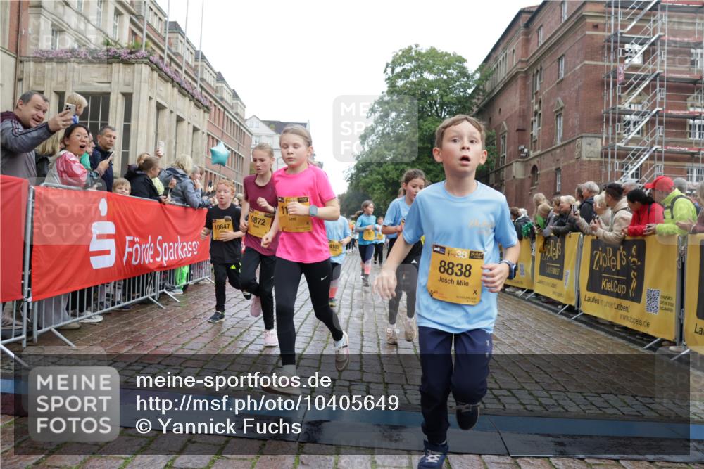 13.09.2026 - Kiel Lauf Yannick Fuchs http://msf.ph/oto/10405649 13.09.2026 08:57:34 Ziel 160, 406, 700, 1051, 1546, 1769, 2128, 2129, 2439, 4382, 4834, 5006, 5984, 6459, 7478, 7547, 7715, 9062, 9324, 9579, 10428, 10876, 11356, 2129, 2384, 3382, 3665, 4908, 5003, 5340, 5719, 5809, 7752, 8341, 9542, 10321, 10892, 11495, 11558, 12215, 12455, 12512, 57, 689, 1520, 1714, 2326, 3020, 3359, 3375, 3691, 4182, 4185, 4321, 4383, 5093, 5219, 5244, 5666, 5733, 5762, 5765, 5895, 6056, 7058, 7604, 7608, 7609, 8668, 8838, 9870, 9872, 10847, 10889, 11227, 81, 2384 meine-sportfotos.de