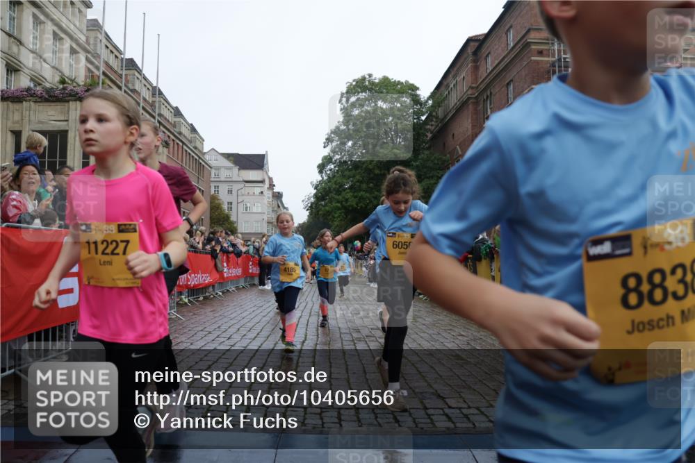 13.09.2026 - Kiel Lauf Yannick Fuchs http://msf.ph/oto/10405656 13.09.2026 08:57:34 Ziel 160, 406, 700, 1051, 1546, 1769, 2128, 2129, 2439, 4382, 4834, 5006, 5984, 6459, 7478, 7547, 7715, 9062, 9324, 9579, 10428, 10876, 11356, 2129, 2384, 3382, 3665, 4908, 5003, 5340, 5719, 5809, 7752, 8341, 9542, 10321, 10892, 11495, 11558, 12215, 12455, 12512, 57, 689, 1520, 1714, 2326, 3020, 3359, 3375, 3691, 4182, 4185, 4321, 4383, 5093, 5219, 5244, 5666, 5733, 5762, 5765, 5895, 6056, 7058, 7604, 7608, 7609, 8668, 8838, 9870, 9872, 10847, 10889, 11227, 81, 2384 meine-sportfotos.de