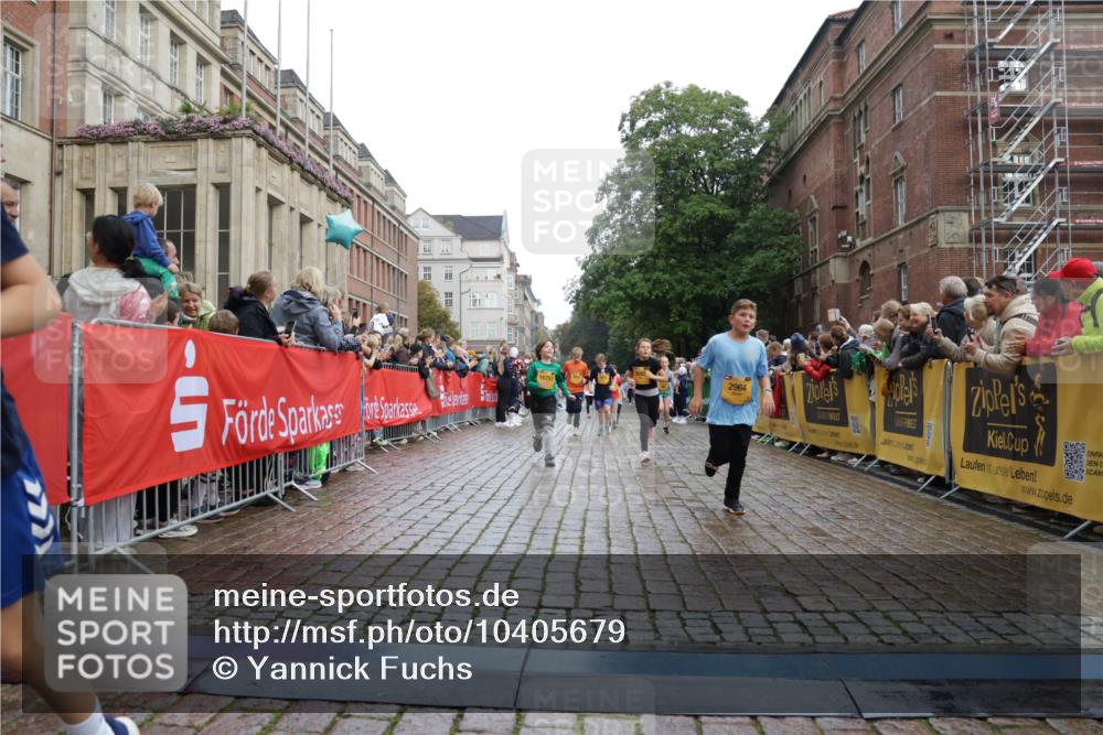 13.09.2026 - Kiel Lauf Yannick Fuchs http://msf.ph/oto/10405679 13.09.2026 08:57:37 Ziel 160, 406, 689, 1051, 1546, 1714, 1769, 2439, 3359, 4321, 4382, 4383, 4834, 5006, 5219, 5244, 5762, 5765, 5984, 6459, 7547, 7608, 7715, 9062, 9324, 9579, 10428, 10876, 11176, 11356, 700, 2128, 2129, 3382, 3665, 4834, 5003, 5340, 5719, 5809, 7478, 8341, 9542, 10321, 10892, 11558, 12215, 12455, 12512, 57, 1520, 2326, 2964, 3020, 3375, 3691, 4182, 4185, 5093, 5666, 5733, 5895, 6056, 7058, 7604, 7609, 8668, 8838, 9085, 9582, 9870, 9872, 10847, 10889, 11227, 81, 2384 meine-sportfotos.de