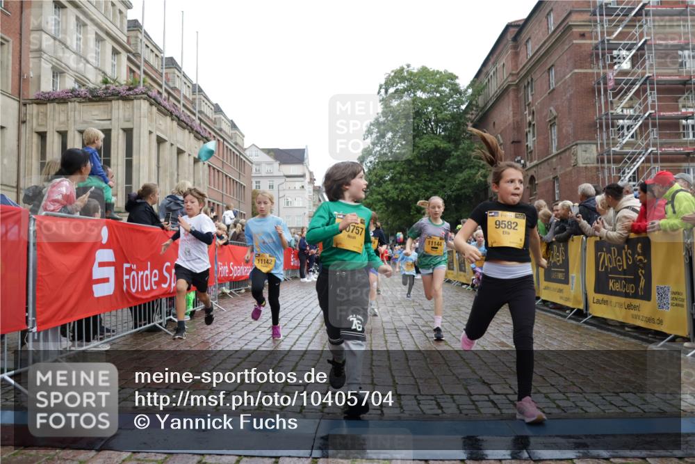 13.09.2026 - Kiel Lauf Yannick Fuchs http://msf.ph/oto/10405704 13.09.2026 08:57:40 Ziel 160, 406, 689, 1051, 1520, 1546, 1714, 2439, 3359, 3375, 4182, 4321, 4382, 4383, 5006, 5219, 5244, 5733, 5762, 5765, 5984, 6459, 7547, 7608, 7609, 7715, 9062, 9324, 9579, 10428, 10876, 11176, 11356, 700, 1546, 1769, 2128, 2129, 3382, 4834, 5003, 5719, 5809, 5984, 7478, 7715, 8341, 9542, 10321, 10892, 12215, 12512, 57, 2326, 2964, 3020, 3691, 3891, 4025, 4185, 5093, 5666, 5895, 6056, 7058, 7604, 8668, 8674, 8675, 8682, 8838, 9085, 9582, 9870, 9872, 10847, 10889, 11227, 2384 meine-sportfotos.de
