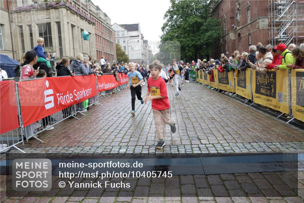 13.09.2026 - Kiel Lauf Yannick Fuchs http://msf.ph/oto/10405745 13.09.2026 08:57:44 Ziel 406, 689, 1051, 1520, 1714, 2439, 3359, 3375, 3691, 4182, 4321, 4382, 4383, 5219, 5244, 5733, 5762, 5765, 5895, 7058, 7547, 7604, 7608, 7609, 8668, 9324, 9579, 9870, 10428, 10889, 11176, 11640, 12157, 160, 700, 1546, 1769, 2128, 2129, 3382, 4834, 5006, 5809, 5984, 6459, 7478, 7715, 9062, 9542, 9579, 10321, 10876, 10892, 11356, 12512, 57, 1462, 1791, 2326, 2964, 3020, 3891, 4025, 4185, 5093, 5666, 6056, 8674, 8675, 8682, 8838, 9085, 9582, 9872, 10847, 11227 meine-sportfotos.de