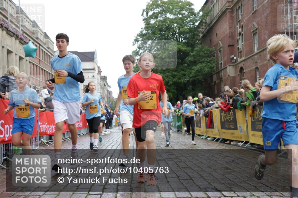 13.09.2026 - Kiel Lauf Yannick Fuchs http://msf.ph/oto/10405763 13.09.2026 08:57:48 Ziel 57, 689, 1520, 1714, 2326, 2439, 3020, 3359, 3375, 3691, 4182, 4185, 4321, 4382, 4383, 5093, 5219, 5244, 5666, 5733, 5762, 5765, 5895, 6056, 7058, 7547, 7604, 7608, 7609, 8668, 8838, 9324, 9870, 9872, 10847, 10889, 11176, 11227, 11339, 11640, 11860, 12157, 160, 406, 700, 1051, 1546, 1769, 2128, 2129, 3382, 4834, 5006, 5984, 6459, 7478, 7715, 9062, 9324, 9579, 10876, 10892, 11356, 1462, 1791, 2908, 2964, 3567, 3891, 4025, 8674, 8675, 8682, 9085, 9582 meine-sportfotos.de