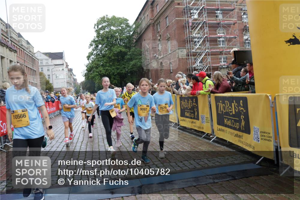 13.09.2026 - Kiel Lauf Yannick Fuchs http://msf.ph/oto/10405782 13.09.2026 08:57:51 Ziel 57, 1520, 2326, 2964, 3020, 3359, 3375, 3691, 4182, 4185, 4321, 5093, 5219, 5244, 5666, 5733, 5895, 6056, 7058, 7604, 7608, 7609, 8668, 8838, 9582, 9870, 9872, 10757, 10847, 10889, 11176, 11227, 11339, 11640, 11860, 12157, 160, 406, 689, 700, 1051, 1546, 1714, 1769, 2128, 2129, 2439, 3382, 4382, 4383, 4834, 5006, 5244, 5762, 5765, 5984, 6459, 7478, 7547, 7608, 7715, 9062, 9324, 9579, 10876, 10892, 11356, 1462, 1791, 2908, 3567, 3891, 4025, 8674, 8675, 8682, 9085 meine-sportfotos.de