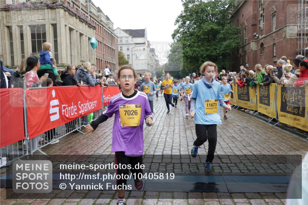 13.09.2026 - Kiel Lauf Yannick Fuchs http://msf.ph/oto/10405819 13.09.2026 08:57:54 Ziel 57, 1520, 2326, 2964, 3020, 3691, 4025, 4182, 4185, 5093, 5666, 5733, 5895, 6056, 7058, 7604, 8668, 8674, 8675, 8682, 8838, 9085, 9582, 9870, 9872, 10757, 10847, 10889, 11142, 11144, 11227, 11339, 11640, 11860, 12157, 160, 406, 689, 700, 1051, 1546, 1714, 1769, 2128, 2129, 2439, 3359, 3375, 3382, 4182, 4321, 4382, 4383, 4834, 5006, 5219, 5244, 5762, 5765, 5984, 6459, 7478, 7547, 7608, 7609, 7715, 9062, 9324, 9579, 10876, 10892, 11356, 734, 1462, 1791, 2908, 3567, 3891 meine-sportfotos.de