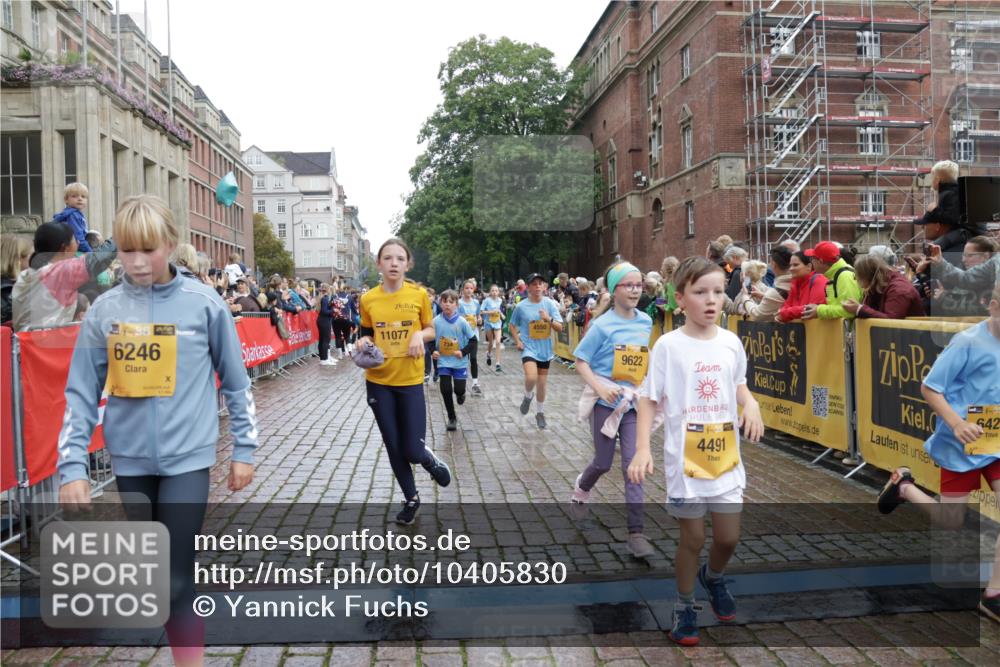 13.09.2026 - Kiel Lauf Yannick Fuchs http://msf.ph/oto/10405830 13.09.2026 08:57:56 Ziel 57, 1791, 2326, 2964, 3020, 3691, 3891, 4025, 4185, 5093, 5666, 5895, 6056, 7058, 7604, 8668, 8674, 8675, 8682, 8838, 9085, 9582, 9870, 9872, 10757, 10847, 10889, 11142, 11144, 11227, 11339, 11640, 11860, 12157, 160, 406, 689, 700, 1051, 1520, 1546, 1714, 1769, 2128, 2129, 2439, 3359, 3375, 3691, 4182, 4321, 4382, 4383, 4834, 5006, 5219, 5244, 5733, 5762, 5765, 5984, 6459, 7478, 7547, 7608, 7609, 7715, 9062, 9324, 9579, 10876, 11356, 734, 1462, 2908, 3567 meine-sportfotos.de