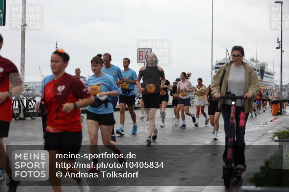 13.09.2026 - Kiel Lauf Andreas Tolksdorf http://msf.ph/oto/10405834 13.09.2026 11:07:31 Kiellinie 613, 9905, 6227, 8360 meine-sportfotos.de