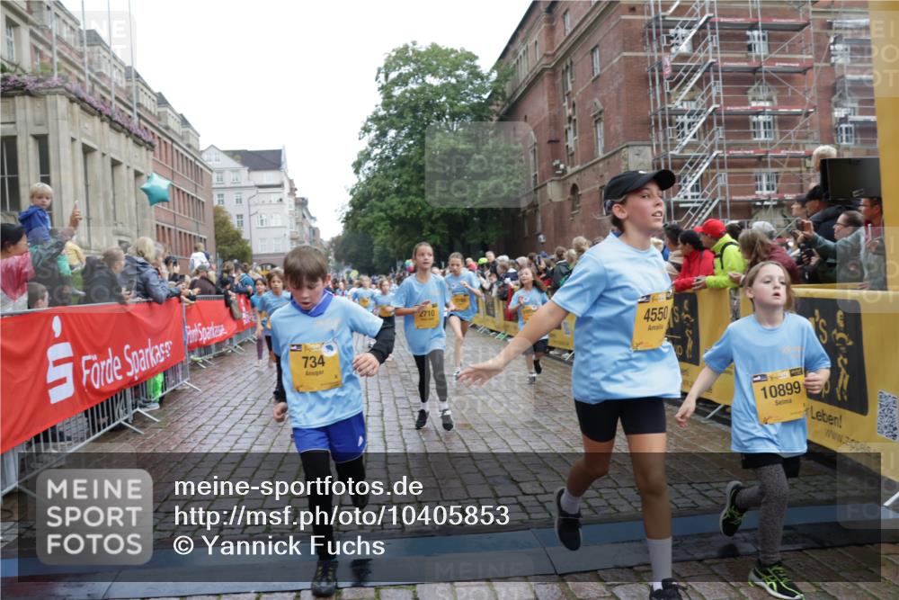 13.09.2026 - Kiel Lauf Yannick Fuchs http://msf.ph/oto/10405853 13.09.2026 08:57:58 Ziel 57, 1791, 2326, 2964, 3020, 3891, 4025, 4185, 5093, 5666, 5895, 6056, 6984, 7604, 8668, 8674, 8675, 8682, 8838, 9085, 9582, 9870, 9872, 10427, 10757, 10847, 10889, 11142, 11144, 11227, 11339, 11860, 12157, 160, 406, 689, 700, 1051, 1520, 1546, 1714, 1769, 2128, 2129, 2439, 3359, 3375, 3691, 4182, 4321, 4382, 4383, 4834, 5006, 5219, 5244, 5733, 5762, 5765, 5984, 6459, 7058, 7478, 7547, 7608, 7609, 7715, 9062, 9324, 9579, 10876, 11356, 734, 1462, 2908, 3567 meine-sportfotos.de