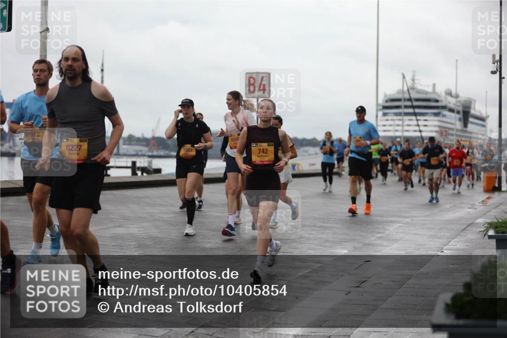 13.09.2026 - Kiel Lauf Andreas Tolksdorf http://msf.ph/oto/10405854 13.09.2026 11:07:33 Kiellinie 4, 613, 6227, 8363, 8360, 742 meine-sportfotos.de