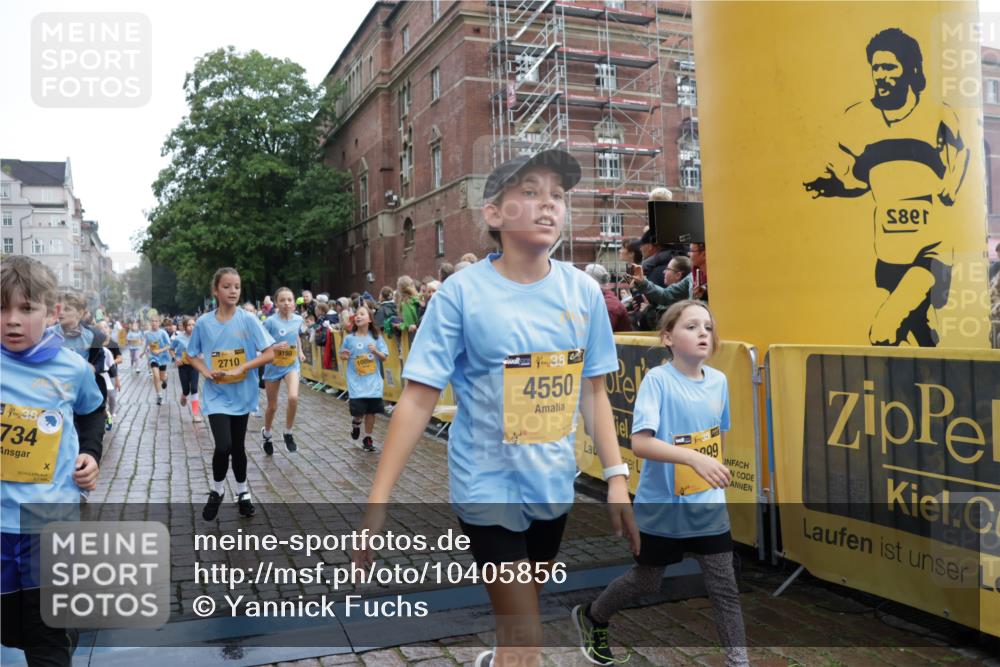 13.09.2026 - Kiel Lauf Yannick Fuchs http://msf.ph/oto/10405856 13.09.2026 08:57:59 Ziel 57, 1462, 1791, 2326, 2964, 3020, 3891, 4025, 4185, 5093, 5666, 5895, 6056, 6350, 6984, 7604, 8668, 8674, 8675, 8682, 8838, 9085, 9582, 9872, 10350, 10427, 10757, 10847, 10889, 11142, 11144, 11227, 11339, 11860, 160, 406, 689, 700, 1051, 1520, 1546, 1714, 1769, 2128, 2129, 2439, 3359, 3375, 3691, 4182, 4321, 4382, 4383, 4834, 5006, 5219, 5244, 5733, 5762, 5765, 5895, 5984, 6459, 7058, 7478, 7547, 7604, 7608, 7609, 7715, 8668, 9062, 9324, 9579, 10876, 11356, 734, 2908, 3567 meine-sportfotos.de
