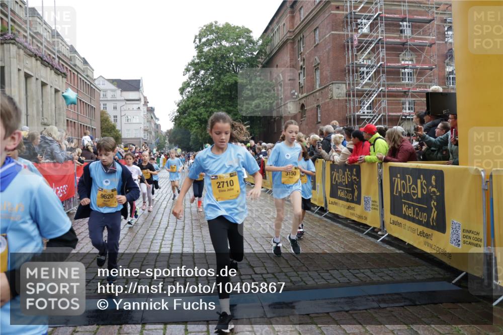 13.09.2026 - Kiel Lauf Yannick Fuchs http://msf.ph/oto/10405867 13.09.2026 08:57:59 Ziel 57, 1462, 1791, 2326, 2964, 3020, 3891, 4025, 4185, 5093, 5666, 5895, 6056, 6350, 6984, 7604, 8668, 8674, 8675, 8682, 8838, 9085, 9582, 9872, 10350, 10427, 10757, 10847, 10889, 11142, 11144, 11227, 11339, 11860, 160, 406, 689, 700, 1051, 1520, 1546, 1714, 1769, 2128, 2129, 2439, 3359, 3375, 3691, 4182, 4321, 4382, 4383, 4834, 5006, 5219, 5244, 5733, 5762, 5765, 5895, 5984, 6459, 7058, 7478, 7547, 7604, 7608, 7609, 7715, 8668, 9062, 9324, 9579, 10876, 11356, 734, 2908, 3567 meine-sportfotos.de