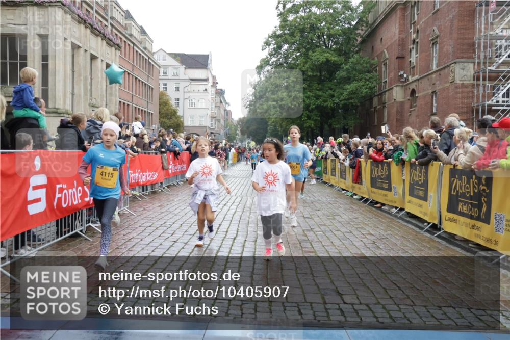 13.09.2026 - Kiel Lauf Yannick Fuchs http://msf.ph/oto/10405907 13.09.2026 08:58:04 Ziel 1462, 1791, 2908, 2964, 3567, 3891, 4025, 4995, 4999, 5005, 6350, 6984, 7031, 7574, 7576, 7812, 8674, 8675, 8682, 9085, 9097, 9372, 9490, 9582, 10350, 10427, 10566, 10757, 11142, 11144, 11638, 12216, 12357, 57, 160, 406, 689, 1051, 1520, 1546, 1714, 2326, 2439, 3020, 3359, 3375, 3691, 4182, 4185, 4321, 4382, 4383, 5006, 5093, 5219, 5244, 5666, 5733, 5762, 5765, 5895, 5984, 6056, 6459, 7058, 7547, 7604, 7608, 7609, 7715, 8668, 9062, 9324, 9579, 10876, 11356, 734 meine-sportfotos.de