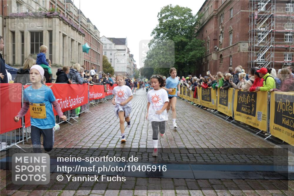 13.09.2026 - Kiel Lauf Yannick Fuchs http://msf.ph/oto/10405916 13.09.2026 08:58:04 Ziel 1462, 1791, 2908, 2964, 3567, 3891, 4025, 4995, 4999, 5005, 6350, 6984, 7031, 7574, 7576, 7812, 8674, 8675, 8682, 9085, 9097, 9372, 9490, 9582, 10350, 10427, 10566, 10757, 11142, 11144, 11638, 12216, 12357, 57, 160, 406, 689, 1051, 1520, 1546, 1714, 2326, 2439, 3020, 3359, 3375, 3691, 4182, 4185, 4321, 4382, 4383, 5006, 5093, 5219, 5244, 5666, 5733, 5762, 5765, 5895, 5984, 6056, 6459, 7058, 7547, 7604, 7608, 7609, 7715, 8668, 9062, 9324, 9579, 10876, 11356, 734 meine-sportfotos.de