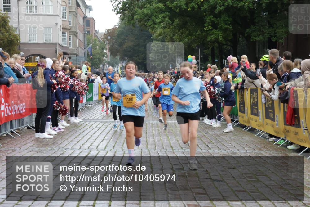13.09.2026 - Kiel Lauf Yannick Fuchs http://msf.ph/oto/10405974 13.09.2026 08:58:11 Ziel 734, 1462, 1791, 2710, 2908, 3145, 3150, 3567, 4491, 4550, 4995, 4999, 5005, 6246, 6350, 6428, 6984, 7026, 7031, 7574, 7576, 7812, 9097, 9372, 9490, 9585, 9622, 10350, 10427, 10566, 10899, 11077, 11638, 11673, 12216, 12357, 57, 406, 689, 1051, 1520, 1714, 1791, 2326, 2439, 2964, 3020, 3359, 3375, 3691, 3891, 4025, 4182, 4185, 4321, 4382, 4383, 5093, 5219, 5244, 5666, 5733, 5762, 5765, 5895, 6056, 7058, 7547, 7604, 7608, 7609, 8668, 8674, 8675, 9324 meine-sportfotos.de