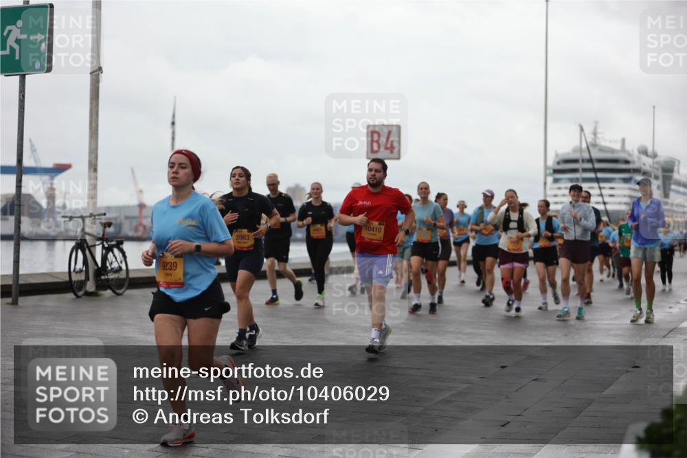 13.09.2026 - Kiel Lauf Andreas Tolksdorf http://msf.ph/oto/10406029 13.09.2026 11:07:43 Kiellinie 9239, 4, 3983, 10410 meine-sportfotos.de