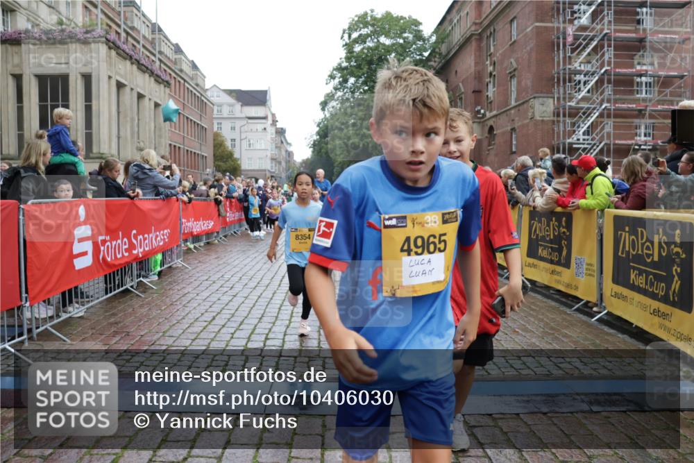 13.09.2026 - Kiel Lauf Yannick Fuchs http://msf.ph/oto/10406030 13.09.2026 08:58:16 Ziel 734, 1158, 2710, 2908, 3145, 3150, 3492, 3686, 4115, 4491, 4546, 4550, 4999, 5005, 6246, 6428, 6588, 7018, 7026, 7031, 7574, 7576, 8067, 9097, 9372, 9490, 9585, 9620, 9622, 9701, 10566, 10890, 10899, 10925, 11077, 11638, 11673, 12216, 12357, 57, 1462, 1520, 1791, 2326, 2964, 3020, 3359, 3375, 3567, 3691, 3891, 4025, 4182, 4185, 4321, 4995, 5093, 5219, 5244, 5666, 5733, 5895, 6056, 6350, 6984, 7058, 7574, 7604, 7608, 7609, 7812, 8668, 8674, 8675, 10566 meine-sportfotos.de