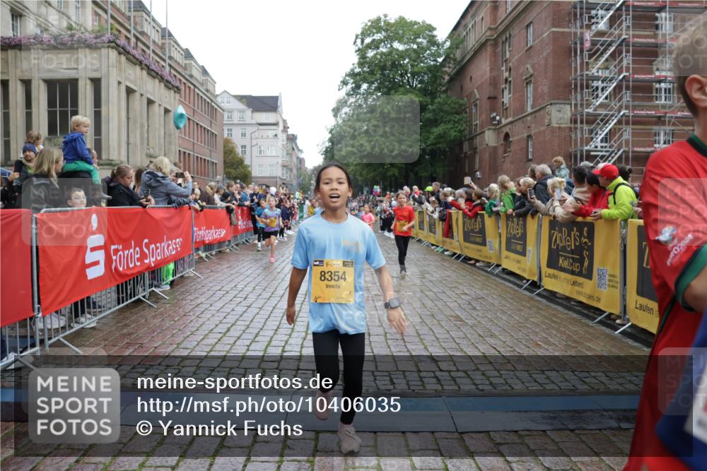 13.09.2026 - Kiel Lauf Yannick Fuchs http://msf.ph/oto/10406035 13.09.2026 08:58:17 Ziel 734, 1158, 2710, 2908, 3145, 3150, 3492, 3686, 4115, 4491, 4546, 4550, 4999, 5005, 6246, 6428, 6588, 7018, 7026, 7031, 7576, 8067, 9097, 9372, 9490, 9585, 9620, 9622, 9701, 9852, 10890, 10899, 10925, 11077, 11638, 11673, 12216, 12357, 57, 1462, 1520, 1791, 2326, 2964, 3020, 3359, 3375, 3567, 3691, 3891, 4025, 4182, 4185, 4321, 4995, 5093, 5219, 5666, 5733, 5895, 6056, 6350, 6984, 7058, 7574, 7576, 7604, 7609, 7812, 8668, 8674, 8675, 9097, 10566 meine-sportfotos.de