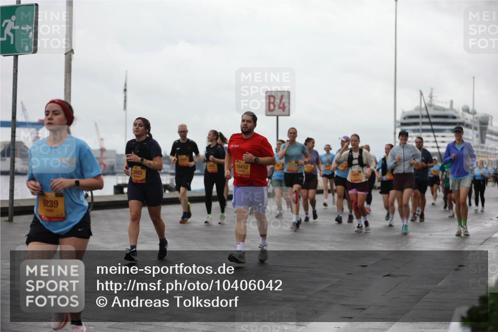 13.09.2026 - Kiel Lauf Andreas Tolksdorf http://msf.ph/oto/10406042 13.09.2026 11:07:43 Kiellinie 9239, 3983, 10410, 4 meine-sportfotos.de