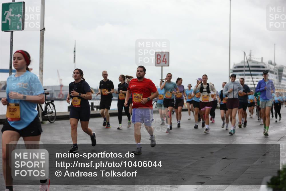13.09.2026 - Kiel Lauf Andreas Tolksdorf http://msf.ph/oto/10406044 13.09.2026 11:07:43 Kiellinie 9239, 3983, 10410, 4 meine-sportfotos.de