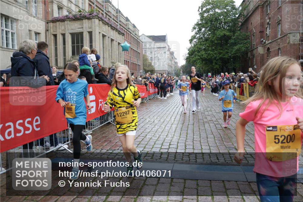 13.09.2026 - Kiel Lauf Yannick Fuchs http://msf.ph/oto/10406071 13.09.2026 08:58:21 Ziel 734, 1158, 1382, 2710, 3145, 3150, 3217, 3492, 3686, 4115, 4491, 4546, 4550, 4622, 6246, 6428, 6588, 7018, 8067, 9585, 9620, 9622, 9701, 9852, 10242, 10890, 10899, 10925, 11077, 11673, 57, 1462, 1791, 2326, 2908, 2964, 3020, 3567, 3691, 3891, 4025, 4185, 4995, 4999, 5005, 5093, 5666, 5895, 6056, 6350, 6984, 7026, 7031, 7058, 7574, 7576, 7604, 7812, 8668, 8674, 8675, 9097, 9372, 9490, 10566, 11638, 11673, 12216, 5536, 5537, 5895, 7058 meine-sportfotos.de